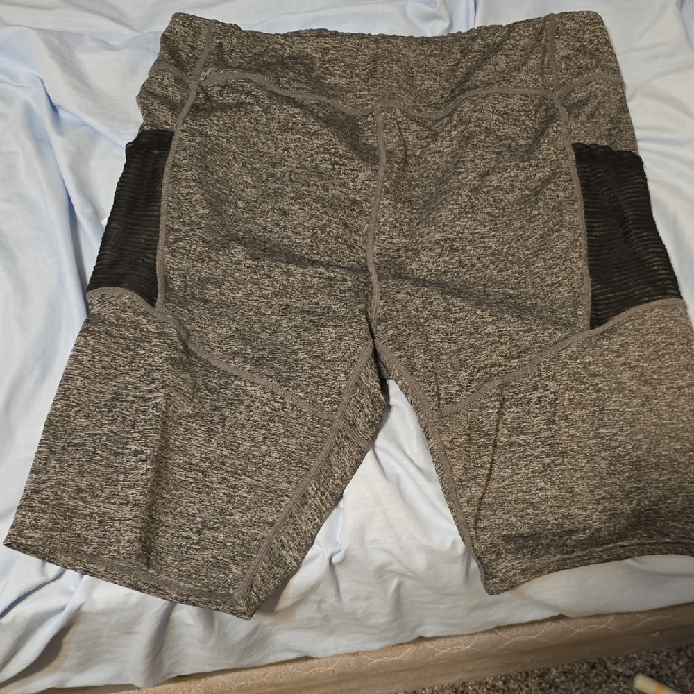 Source Unknown Heather Gray Women's Athletic Shorts with Black Panels